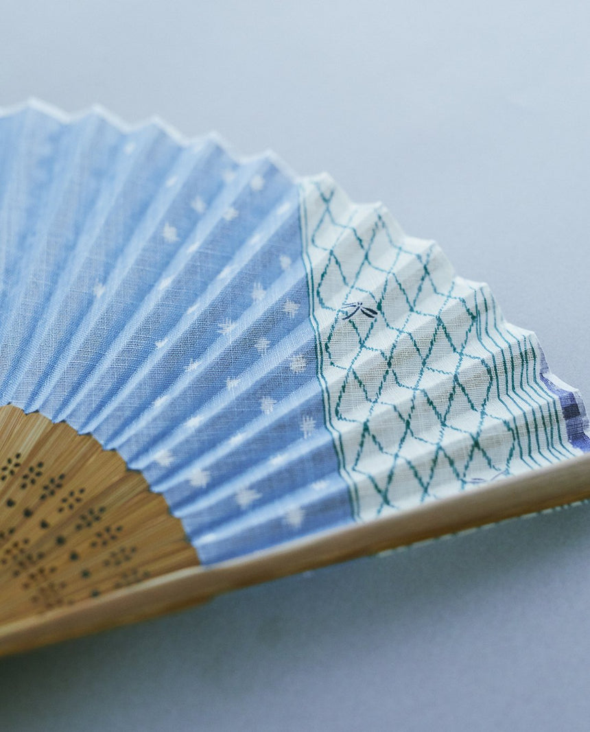 ハンカチ扇子 斜菱取り柄 水色