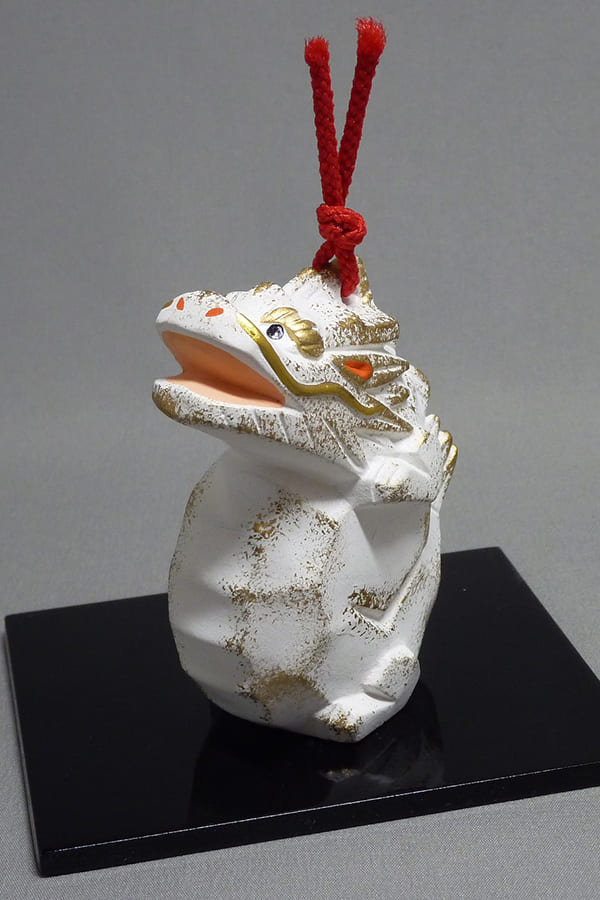 土田人形》Y-12(土鈴)「木彫 辰(白)」 – 日々の京都物産展 土田人形》Y-12(土鈴)「木彫 辰(白)」 – 日々の京都物産展